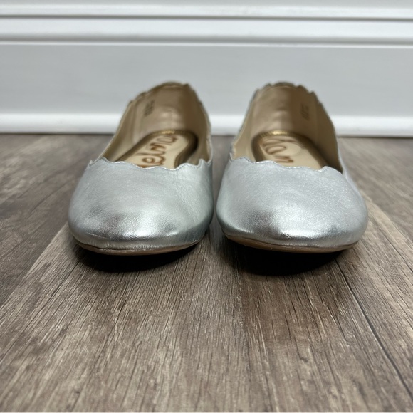 Sam Edelman 7.5 Finnegan Silver Flats - Picture 2 of 8